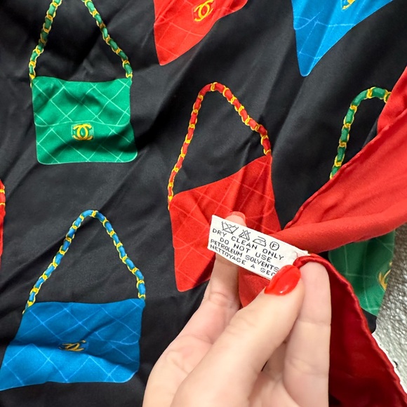 XL Chanel Scarf - Picture 5 of 5